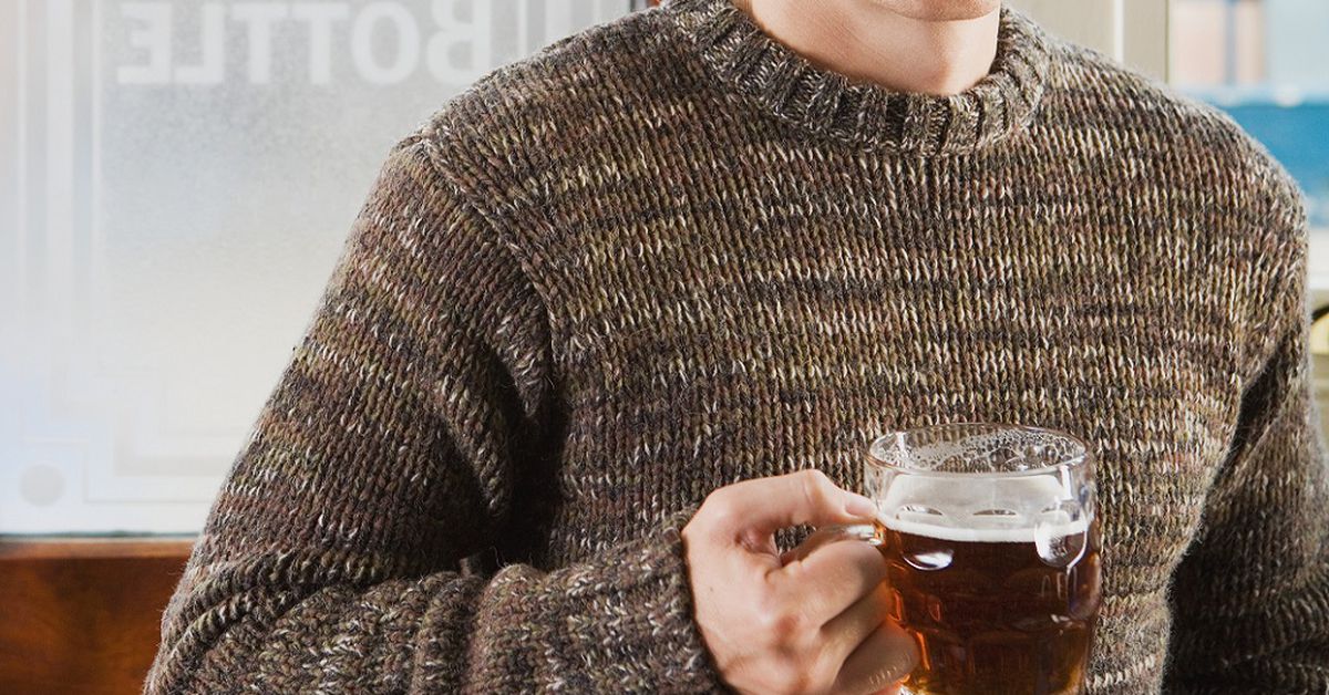 a-man-who-left-his-jumper-in-a-bar-has-returned-to-find-a-staff-member-wearing-it-–-9honey